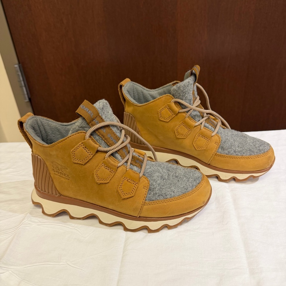 Sorel Tan and Gray Winter Boots - Picture 13 of 13
